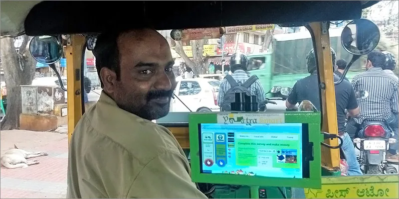 Auto driver using the Yaatra Smart tablet