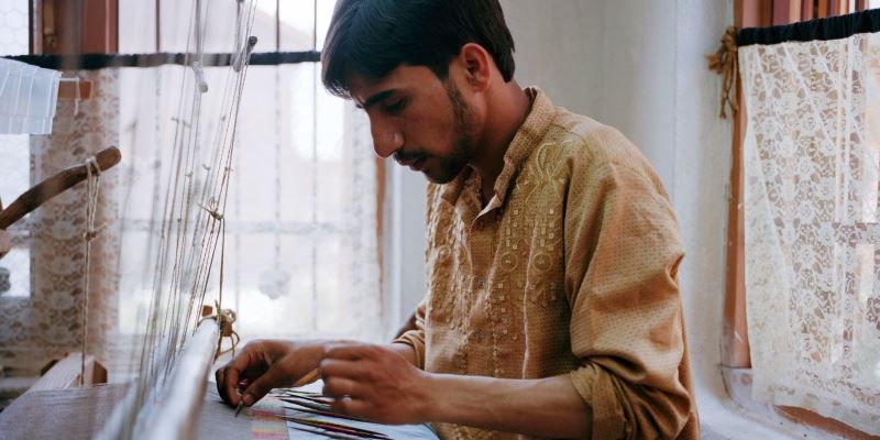 This 25-year-old Kashmiri is reinventing Pashmina in conflict-torn Kashmir