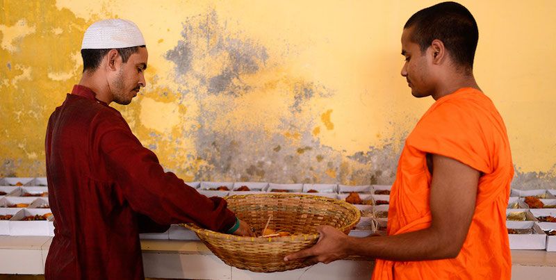 This Buddhist monastery serves iftar food to poor Muslims for free during Ramzan