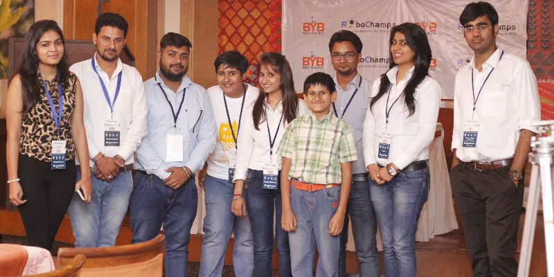 Akshay Ahuja with students