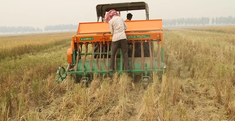 happy-seeder-sowing-wheat-at-bisa-ludhiana