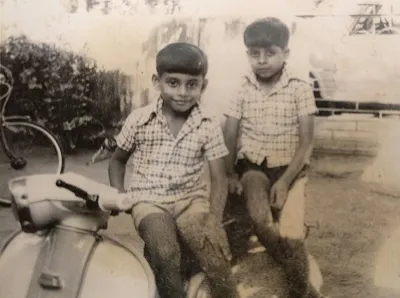 2-pramod-with-brother-on-fathers-lambrata