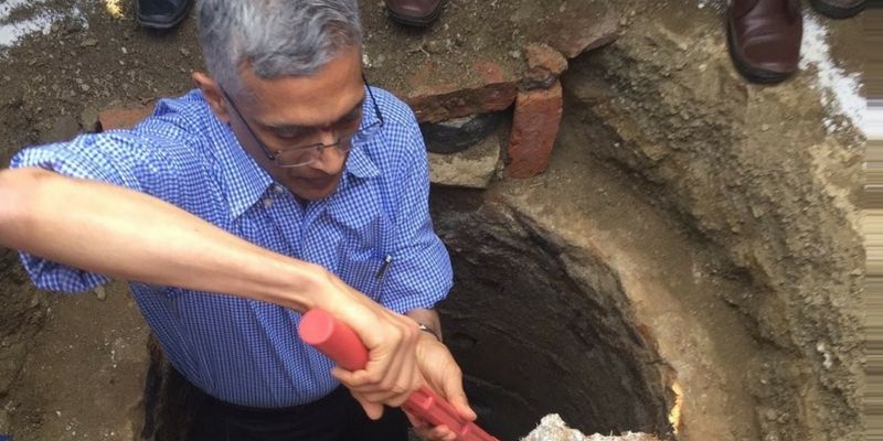 Senior IAS officer sets an example by cleaning public toilet with his bare hands