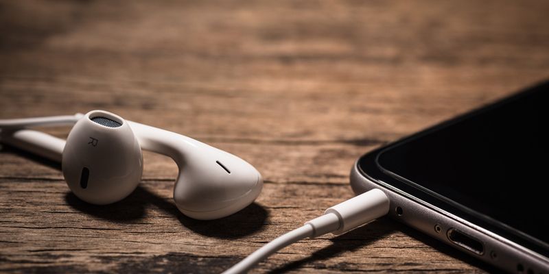 Listen to these smart podcasts to avoid a mundane commute