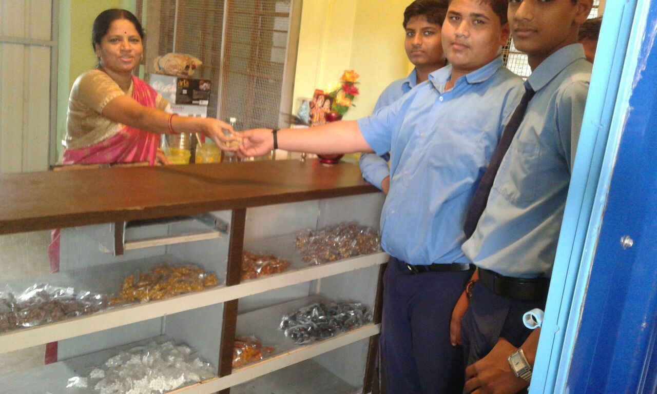 This rural Maharashtra school set up a canteen to serve healthy snacks to prevent children from eating junk food