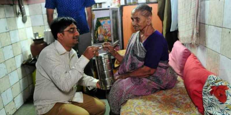 Doctor Uday Modi provides free lunch to aged people from his house in Mumbai