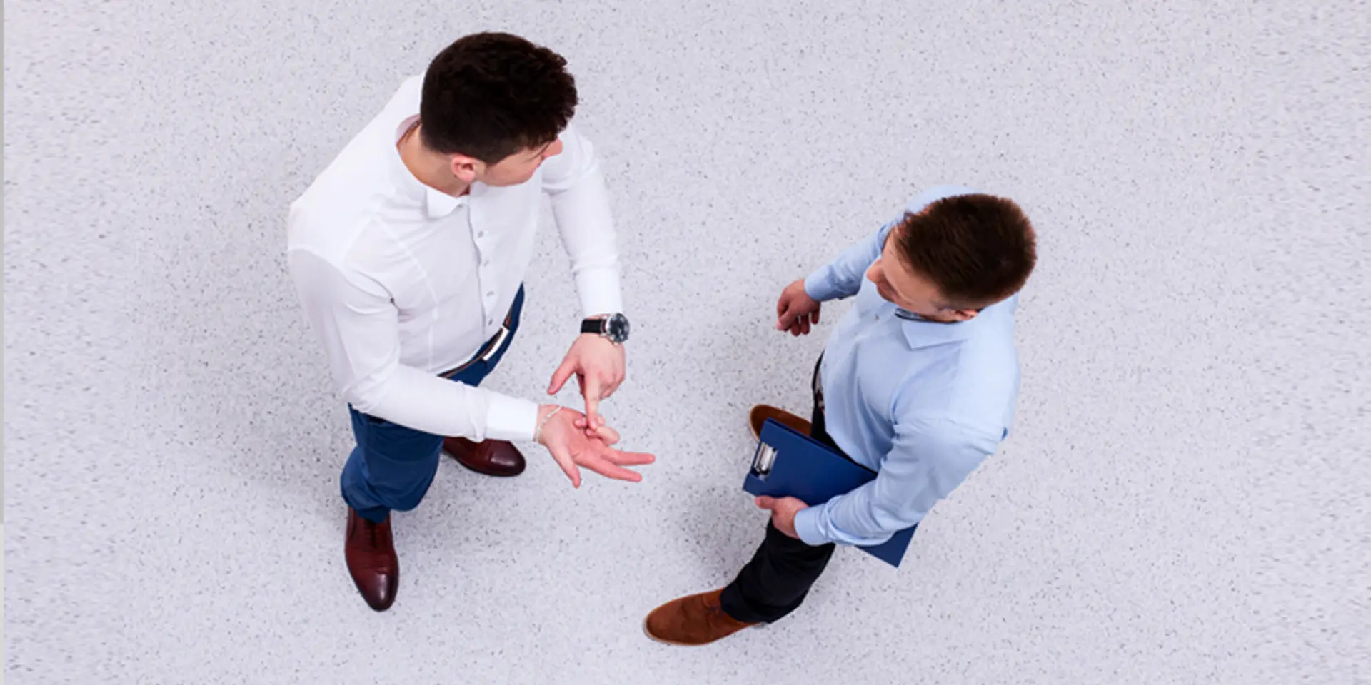 5 Phrases smart people never use in conversation