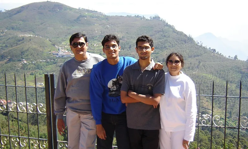 Viral with his family