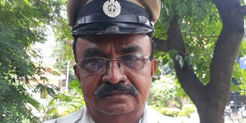 Bengaluru traffic cop allows an ambulance ahead of President of India's convoy