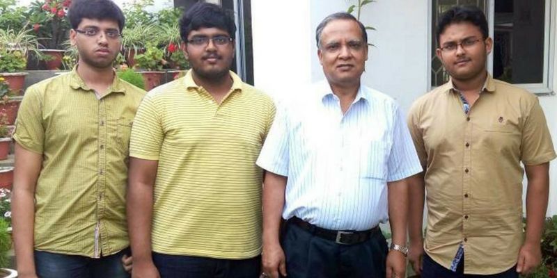 This IAS officer from Ranchi gave free coaching to six IIT rankers
