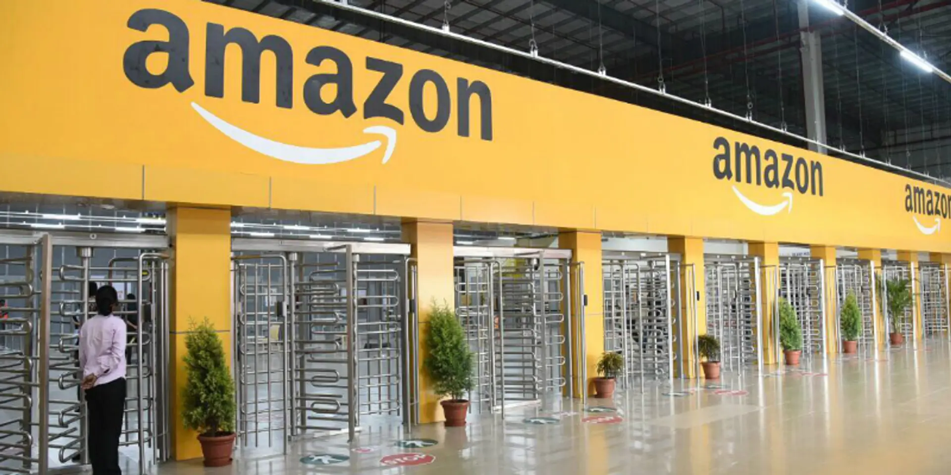 Amazon Pay readies to deepen offline push with scan-and-pay service at neighbourhood stores