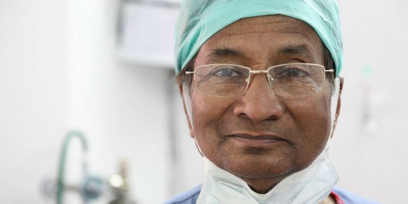 This 80-year-old doctor treats burn patients for free