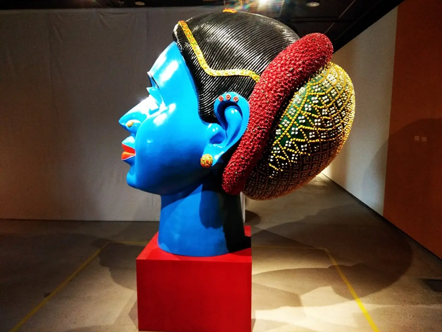 Think different, challenge customers, influence society: expert insights from EcoWorld art exhibits