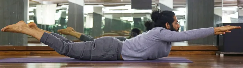 Salabhasana