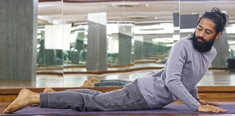 Triyak Bhujangasana