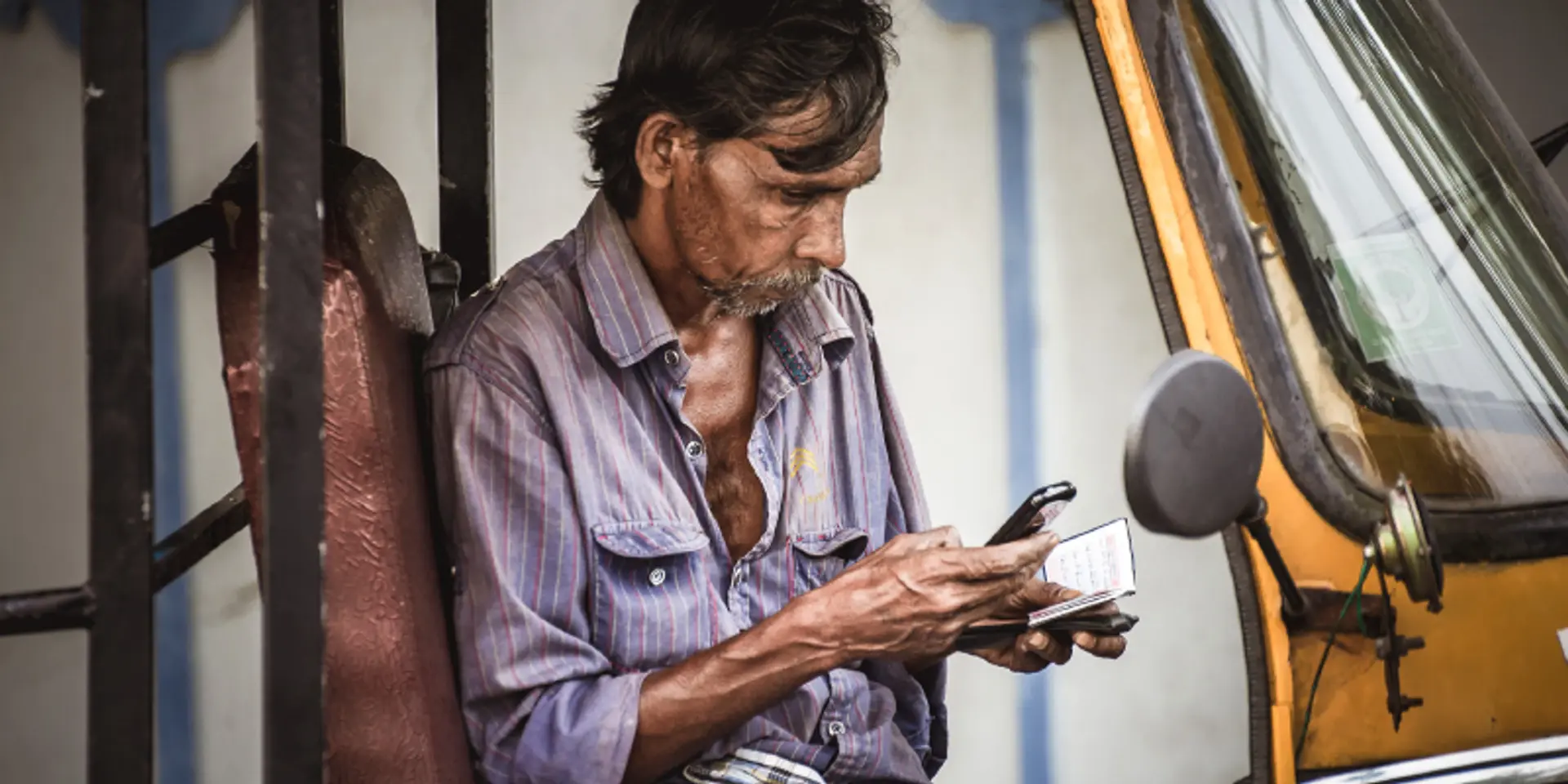 India’s active mobile subscriber base drops to 1 B due to loss in RCom connections: TRAI