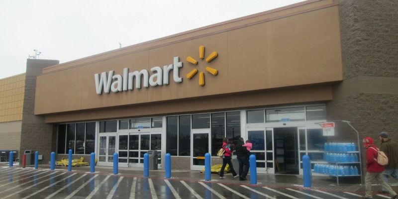 Walmart loses $30 B in market cap as it tries to catch up with Amazon