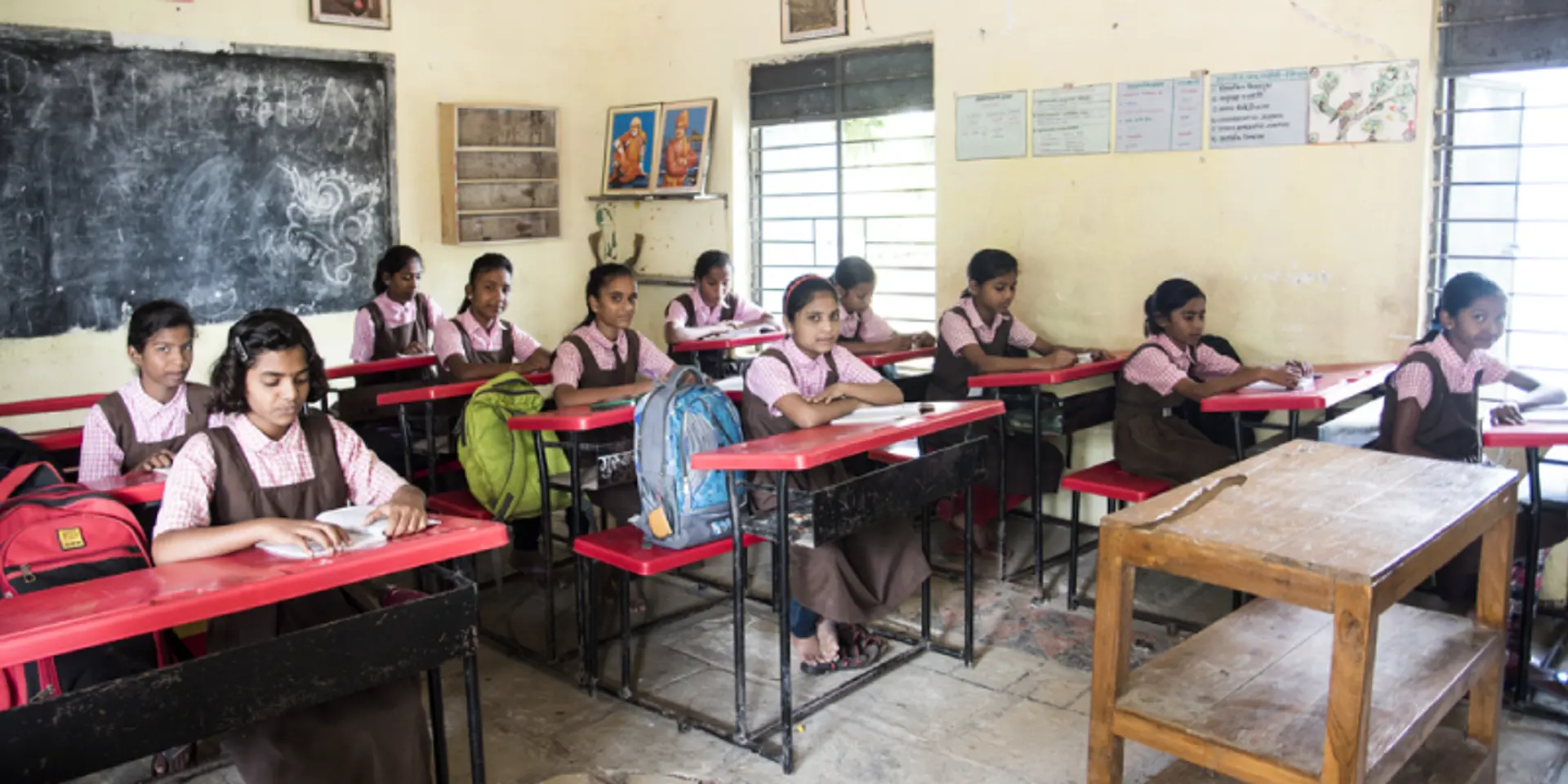 How can Delhi Government decrease deployment costs of its proposed 1.46 lakh cameras for schools?