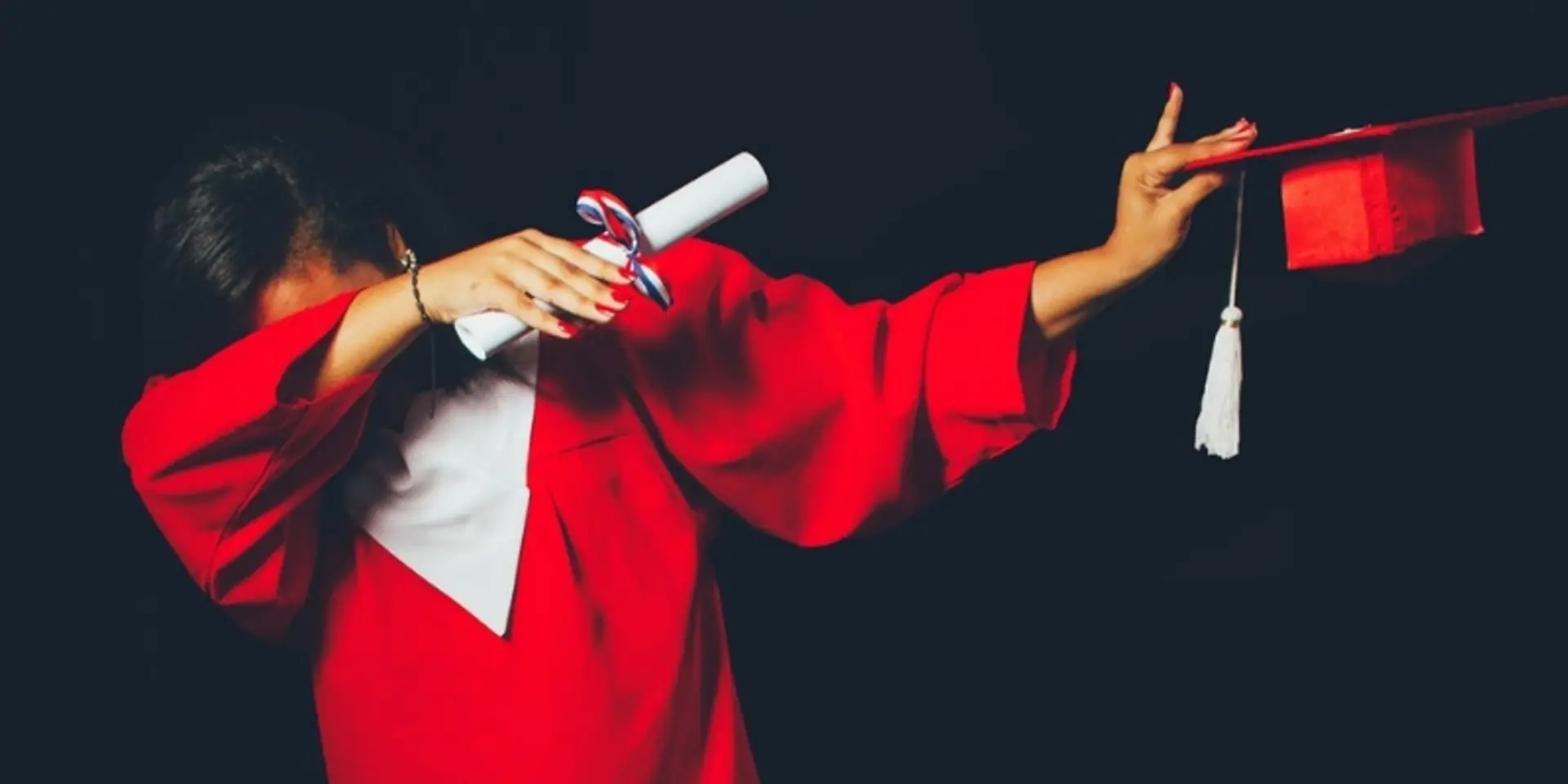 How can online academies increase their student retention?