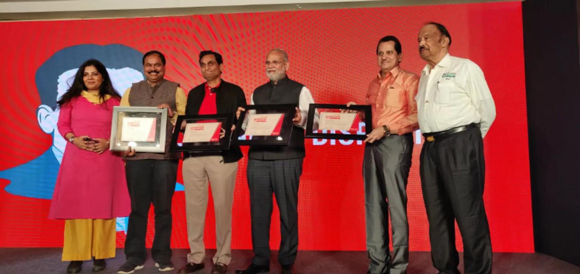 Late Chinni Krishnan, who invented the sachet, recognised as 'Legend of Disruption' at YourStory Disruptors Tamil Nadu event
