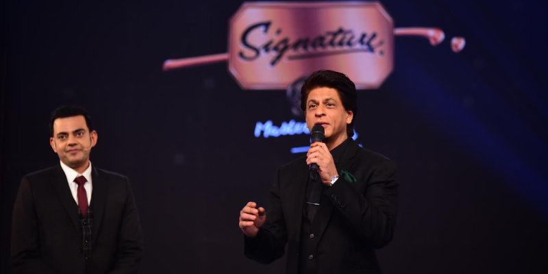 ‘Baadshah’ Shah Rukh Khan offers advice on the importance of money and mohabbat