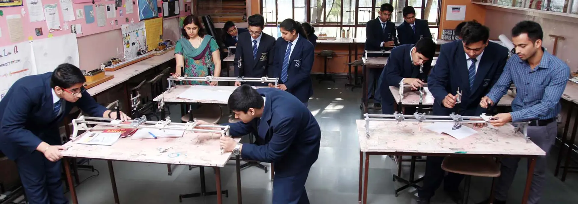 Classrooms in boarding schools: students obtain more tailored interest from teachers