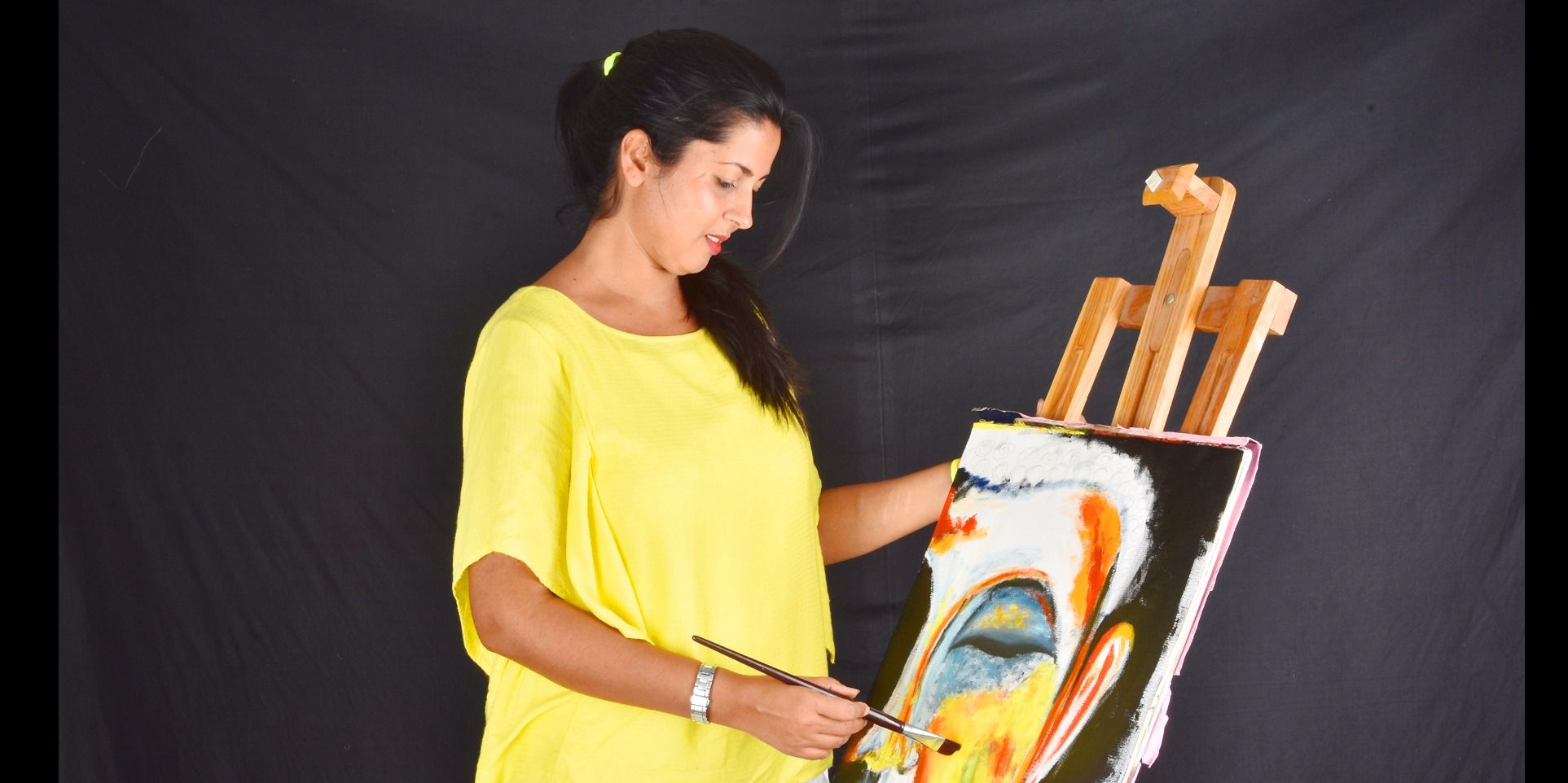 बी.टेक की डिग्री डाल दी डस्टबीन में, बच्चों को पेंटिंग सिखा कर कमा रही हैं लाखों रुपये महीना