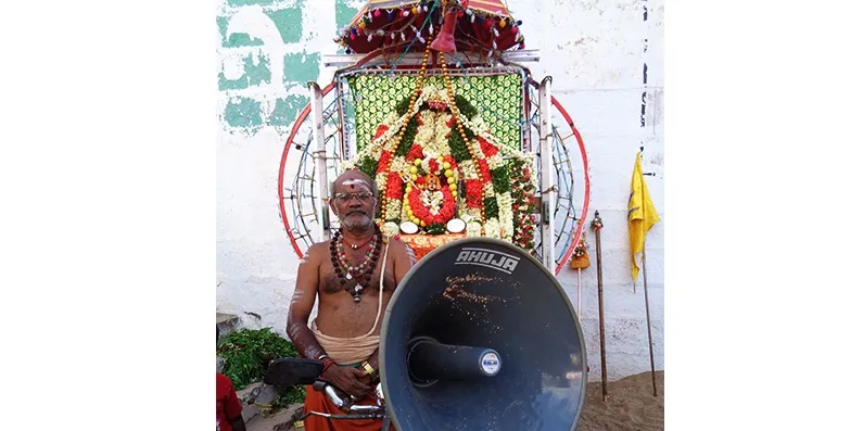 Figure 3 At the annual festival in Samayapuram&nbsp;&nbsp;