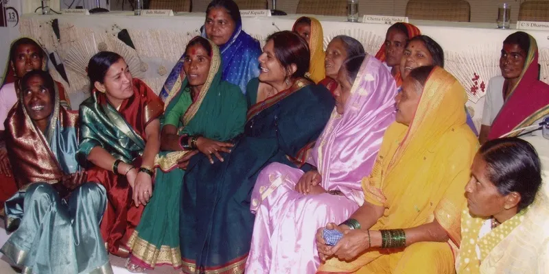चेतना , मसवाड गांव की महिलाओं के साथ