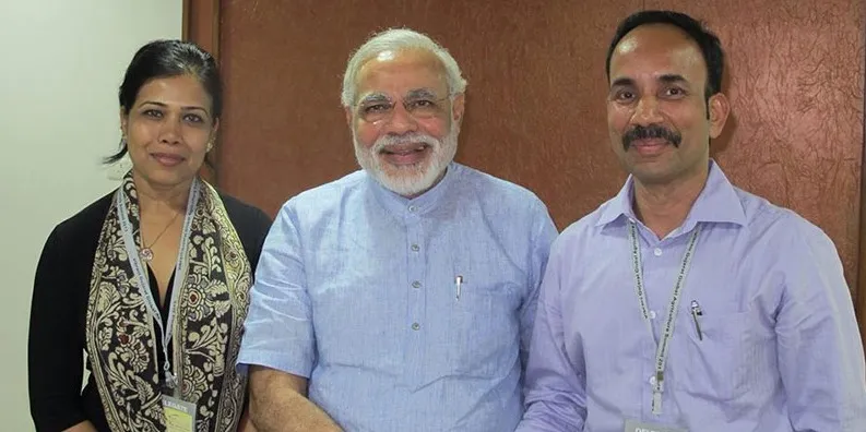 पत्नी रंजना और देश के प्रधानमंत्री श्री नरेंद्र मोदी जी के साथ राजीब कुमार रॉय 
