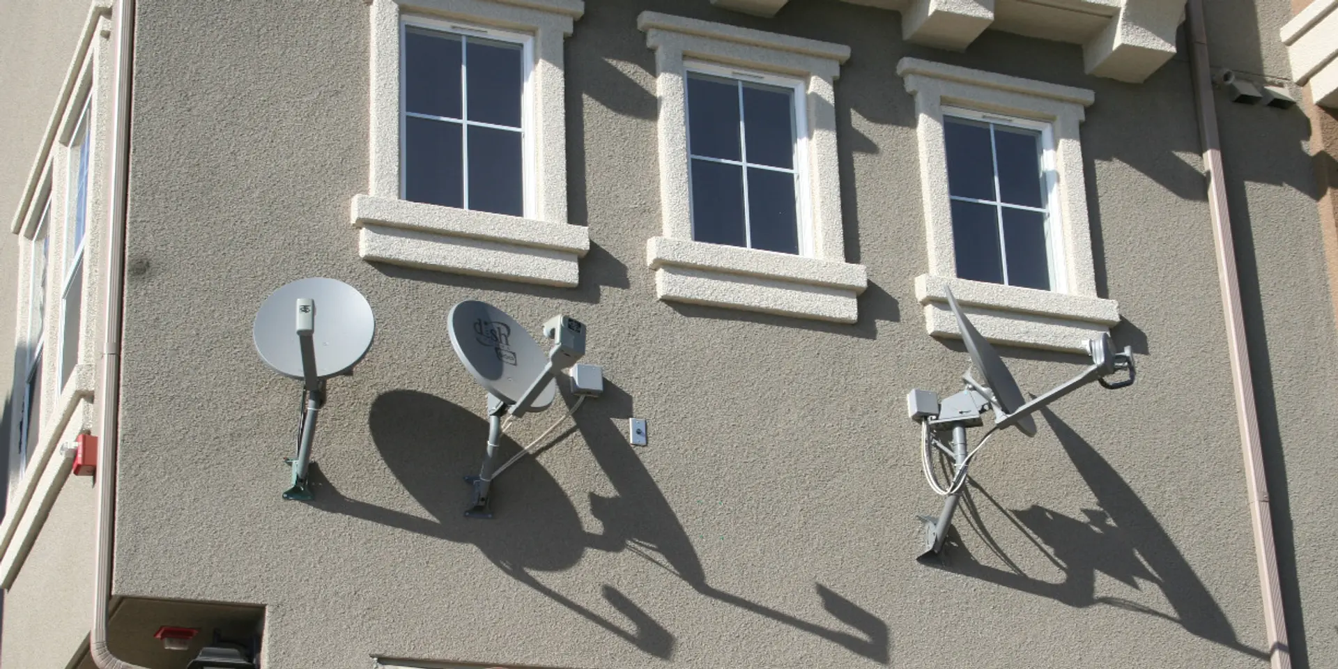 Things to consider while choosing a DTH operator