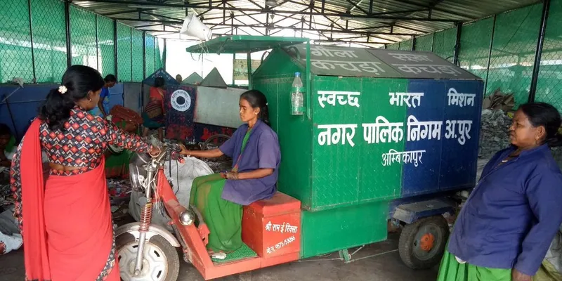 सफाई के लिए नई तकनीक अपनाते अंबिकापुर के सफाई कर्मचारी
