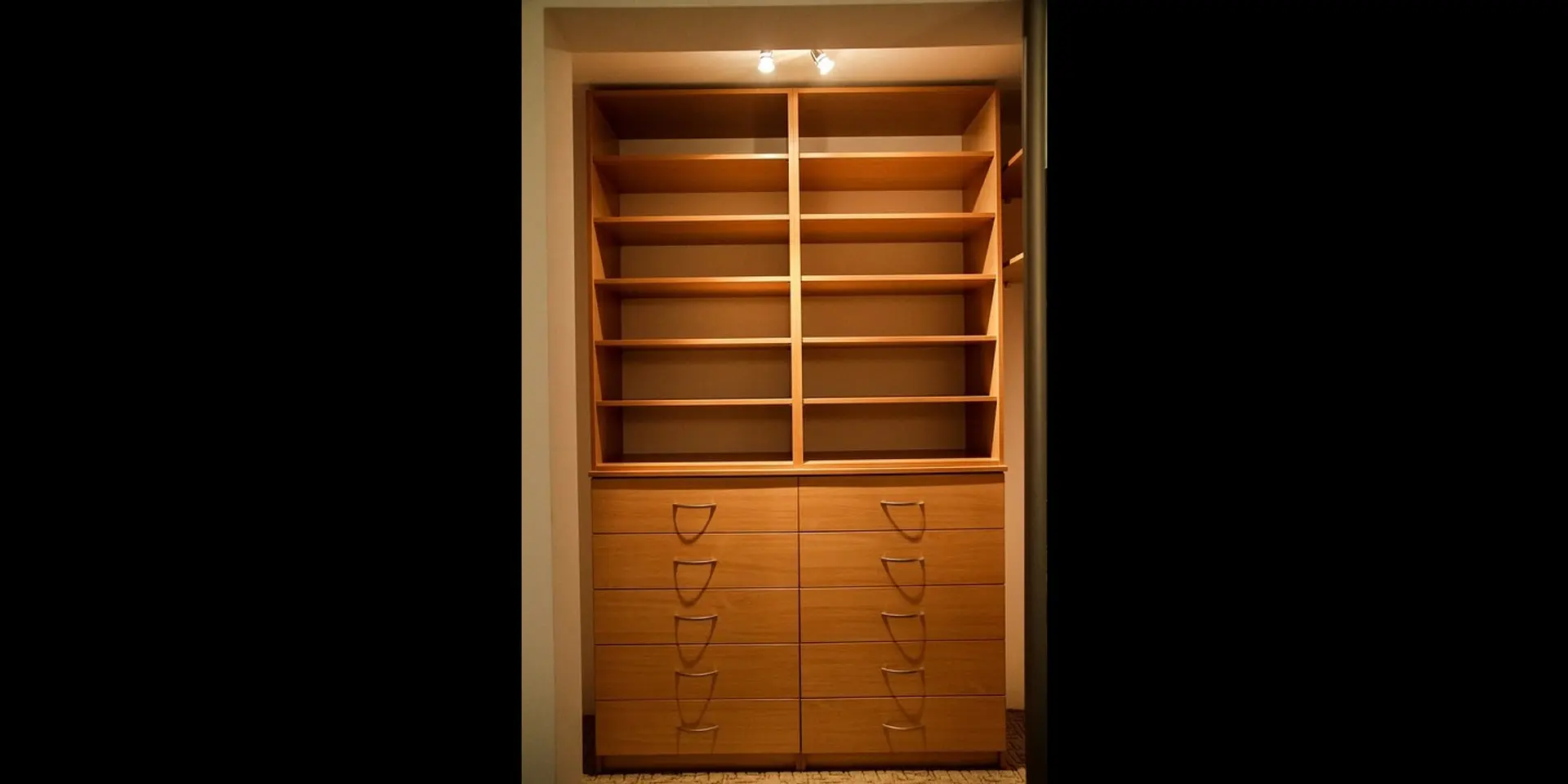 What are server wardrobes and how do they structure?