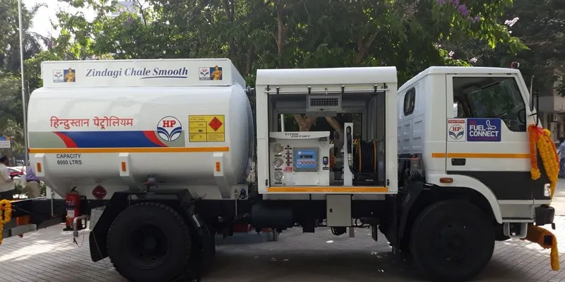 हिंदुस्तान पेट्रोलियम का डिलिवरी ट्रक