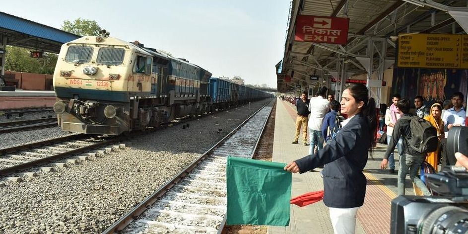 गांधीनगर रेलवे स्टेशन बना पूरी तरह से महिला कर्मचारियों वाला देश का पहला स्टेशन