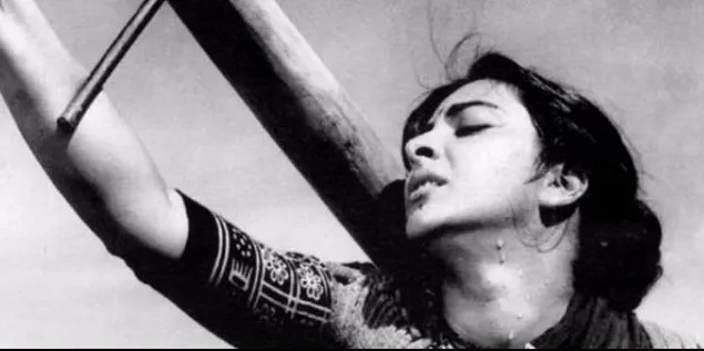 फिल्म 'मदर-इंडिया' के दौरान नरगिस दत्त