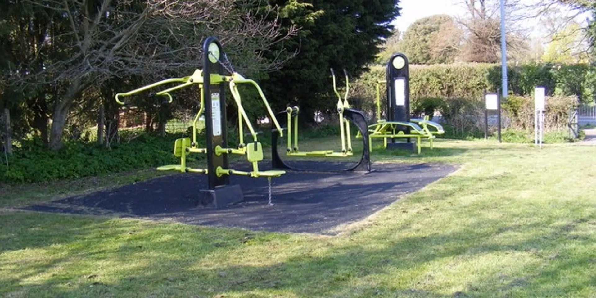 Factors to consider while choosing fitness equipment for community parks