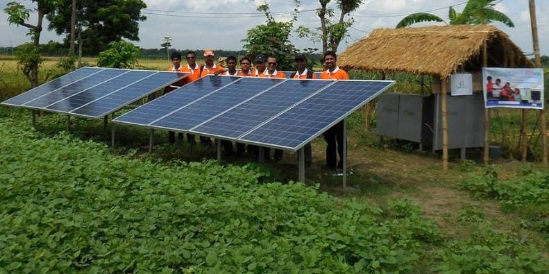 कैसे स्वच्छ ऊर्जा स्टार्टअप्स सरकार के 100 प्रतिशत ग्रामीण विद्युतीकरण के सपने को कर रहे हैं पूरा
