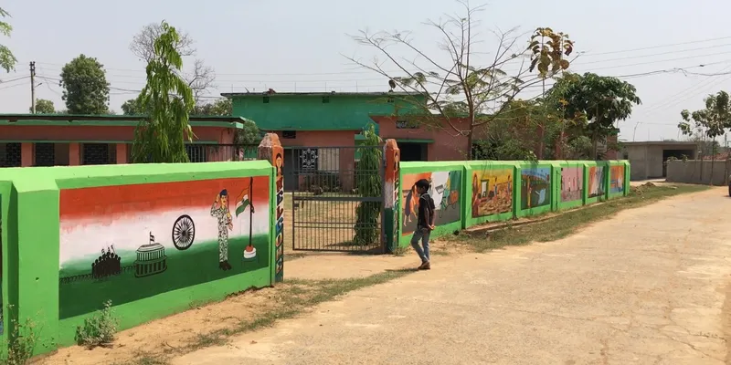 ग्रीन सपोस गांव का सुंदर स्कूल