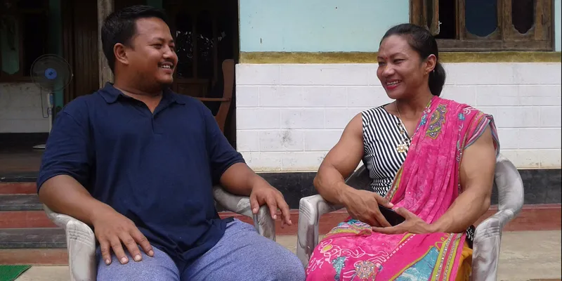 স্বামী ভগীৰথৰ সৈতে সৰিতা