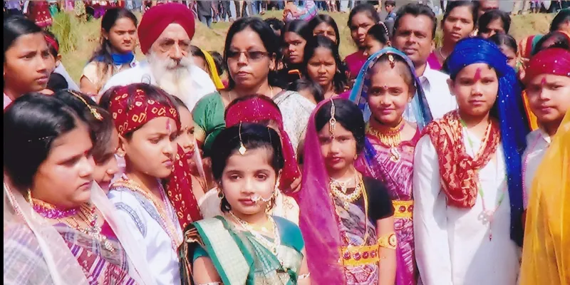 ନିଜ ଛାତ୍ର ଛାତ୍ରୀଙ୍କ ଗହଣରେ କାମିନୀ