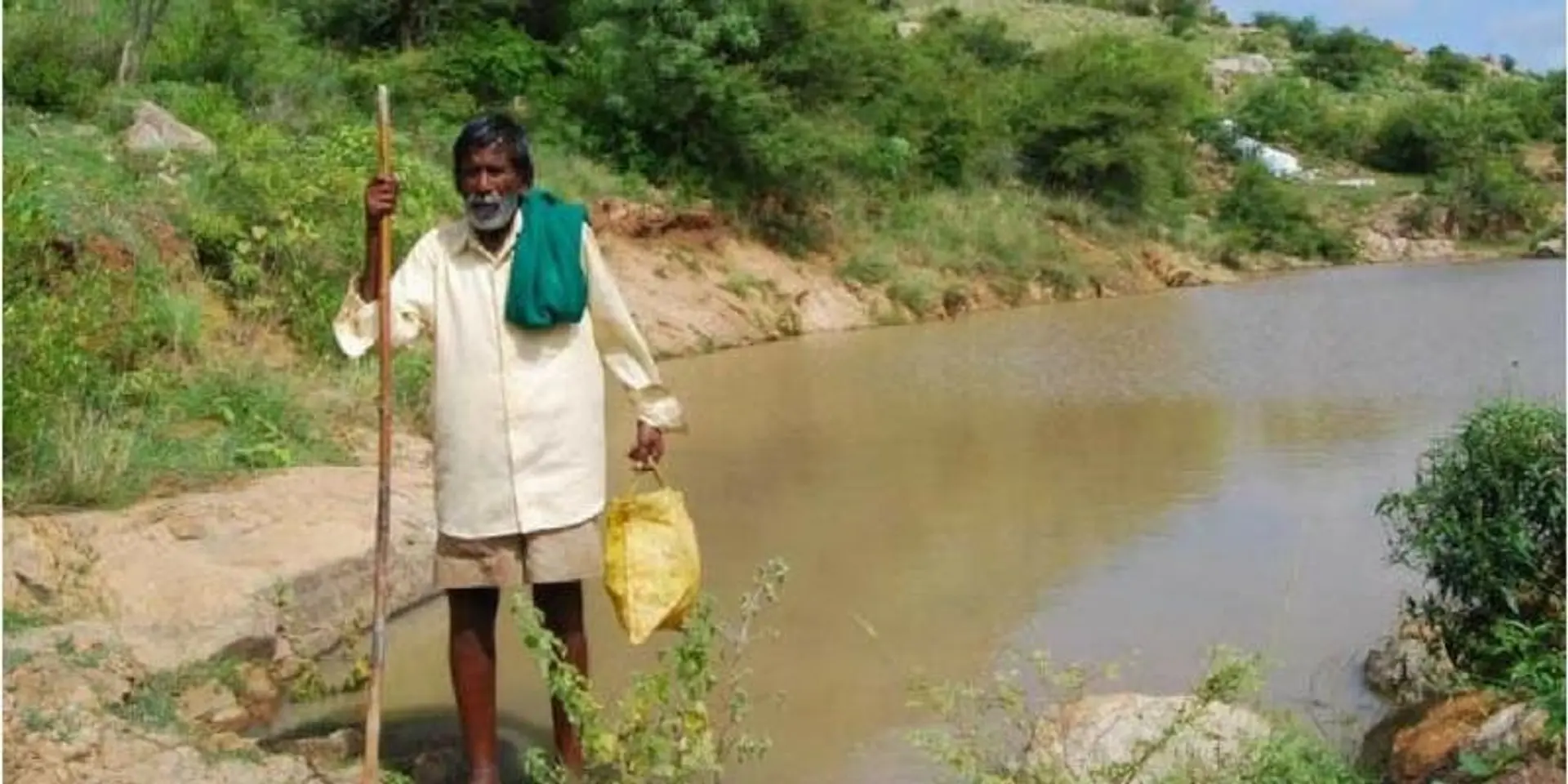 தரிசு நில மலைப்பகுதியில் 14 குளங்களை அமைத்துள்ள 82 வயது முதியவர்!