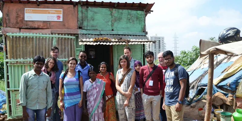 In collaboration with The SELCO Foundation, changemakers visit low-income migrant community of construction workers in urban Bengaluru