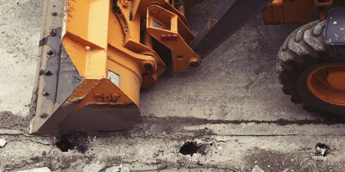 Construction crew: 3 environmentally conscious ways to handle major spills