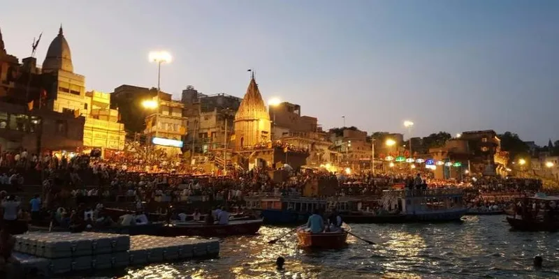 Figure 1: View of evening aarti at Dashashwamedh ghat