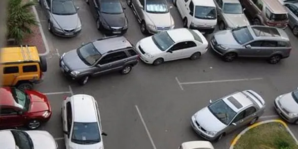 पार्किंग है बड़ी समस्या