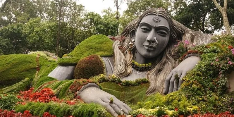 Photo #1: Siri represents the natural beauty of the woman. The scene looks like a movie or a fairy tale.