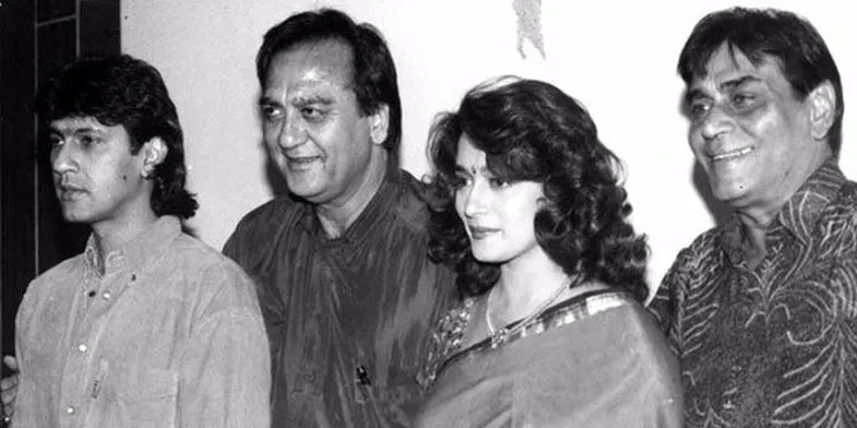 <b>अभिनेता सुनील दत्त, अभिनेत्री माधुरी और पुत्र कुमार गौरव के साथ राजेंद्र कुमार</b>