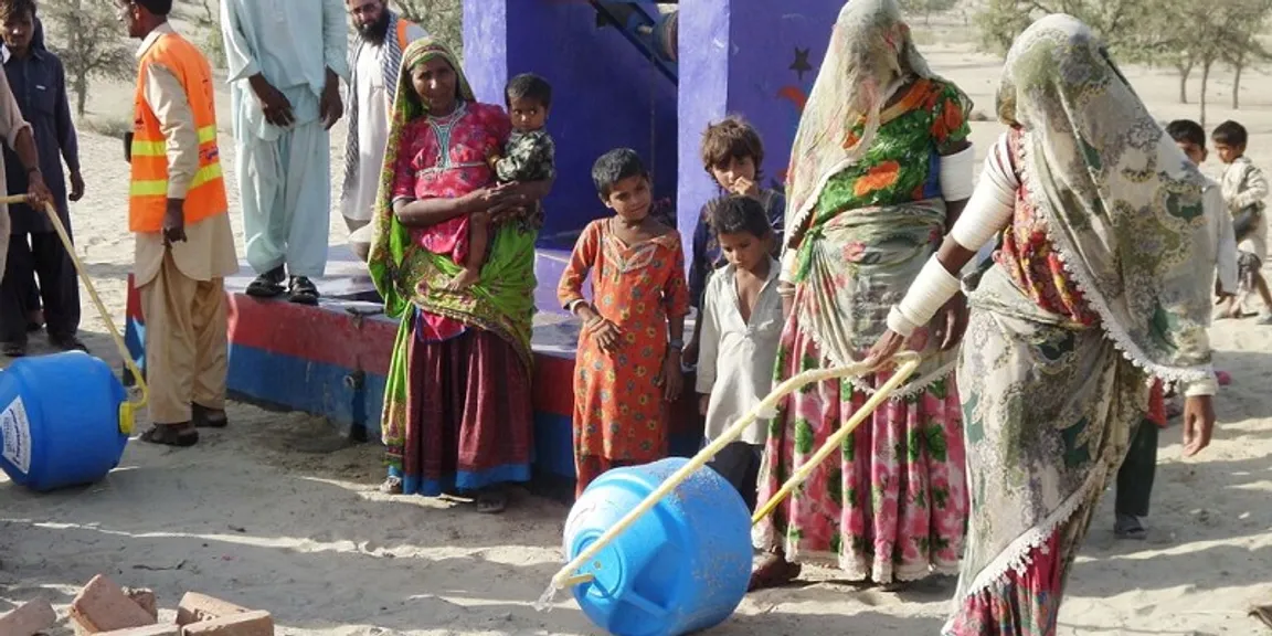  
دور دراز کے مقامات کی خواتیں کو گرمی میں پانی ڈھونے کی مشکل سے نجات دلاتا ہے 'ویلو واٹروهيل'

