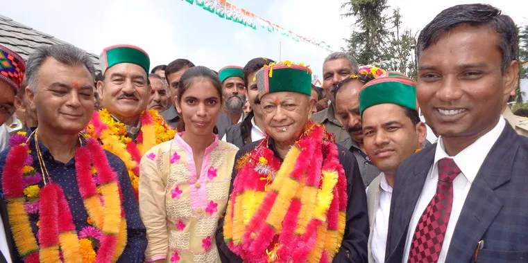 <b>हिमाचल के सीएम वीरभद्र के साथ जबना</b>